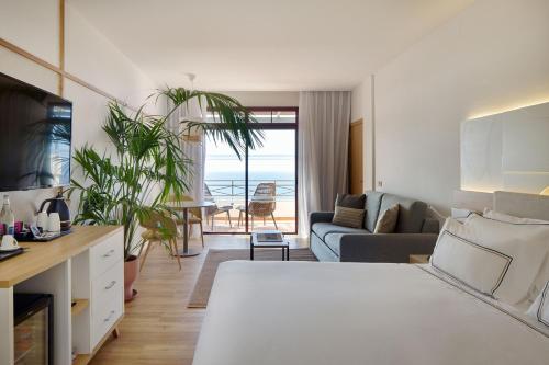 Suite Junior The Level con vistas al mar del hotel Melia Jardines Del Teide - Adults Only. Foto 9