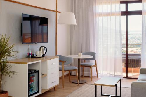 Suite Junior con vistas al mar del hotel Melia Jardines Del Teide - Adults Only. Foto 2