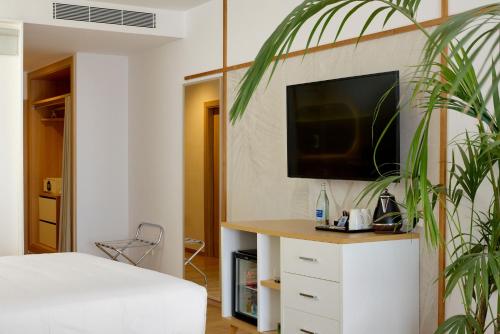 Habitación Meliá del hotel Melia Jardines Del Teide - Adults Only. Foto 1