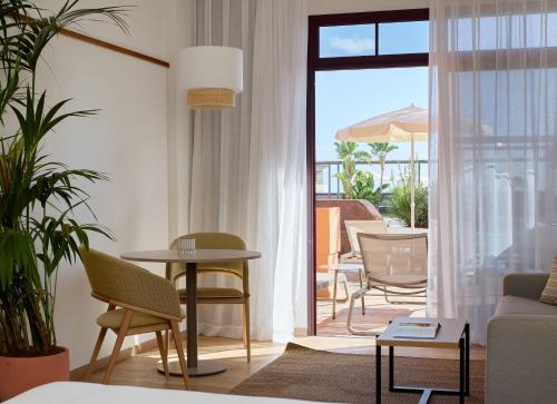 Suite Junior The Level con acceso a la piscina del hotel Melia Jardines Del Teide - Adults Only. Foto 2
