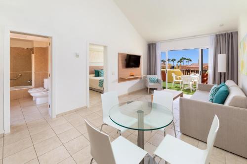 Habitación Doble Premium Deluxe Superior del hotel Tagoro Family and Fun Costa Adeje. Foto 4