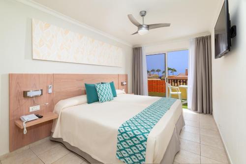 Habitación doble Vista Jardin Balcón o Terraza Superior Premium 2 Camas individuales del hotel Tagoro Family and Fun Costa Adeje