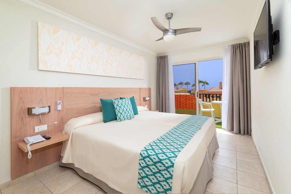 Habitación Superior Premium del hotel Tagoro Family and Fun Costa Adeje. Foto 4