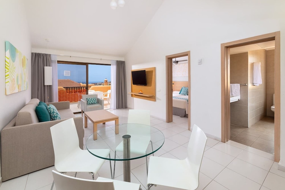 Habitación Doble Superior (2 personas) del hotel Tagoro Family and Fun Costa Adeje. Foto 5