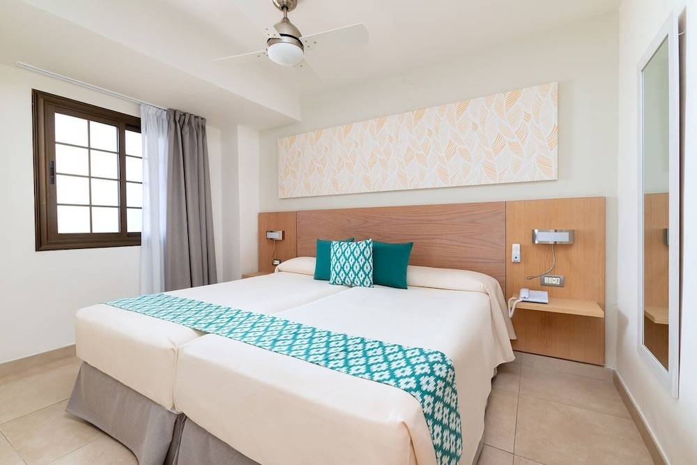 Habitación Doble (4 personas) del hotel Tagoro Family and Fun Costa Adeje. Foto 2