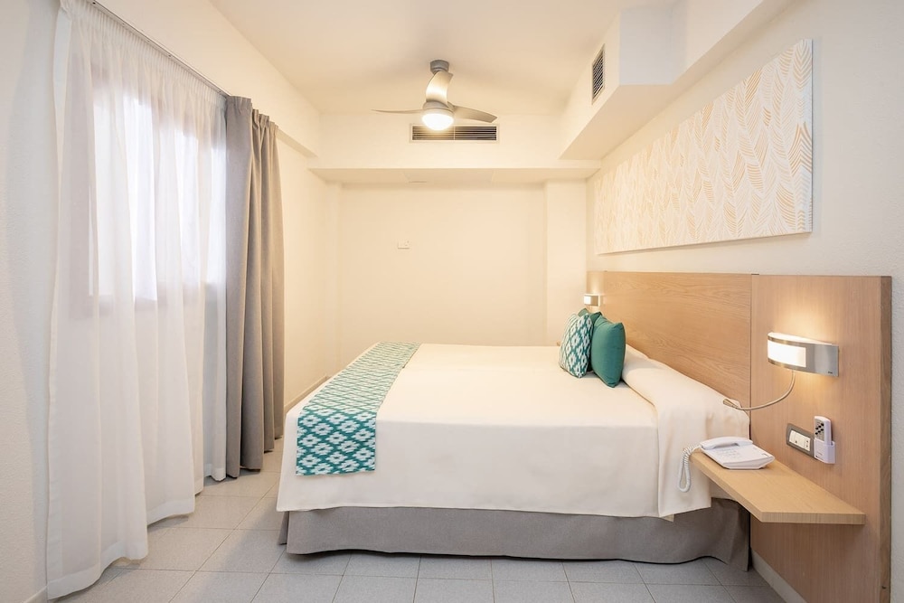 Habitación Familiar Premium del hotel Tagoro Family and Fun Costa Adeje. Foto 1