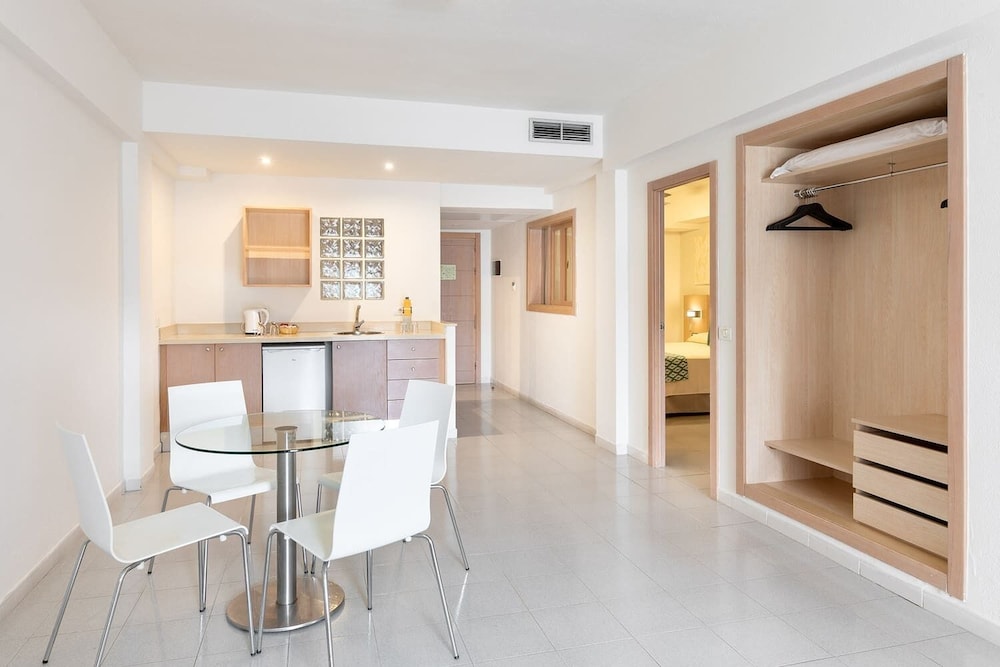 Habitación Familiar Premium del hotel Tagoro Family and Fun Costa Adeje. Foto 4