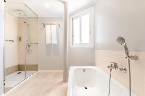 Suite Superior con vistas al mar del hotel HOVIMA Cool Costa Adeje. Foto 4