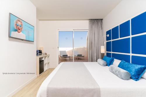 Habitación doble Vista Mar Vista Panorámica Premium Confort del hotel HOVIMA Cool Costa Adeje. Foto 6