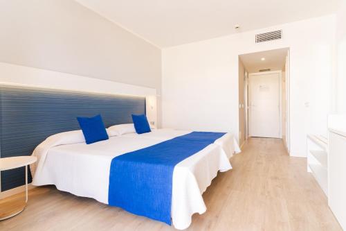 Habitación doble Vista Mar Superior 3 camas individuales del hotel HOVIMA Cool Costa Adeje