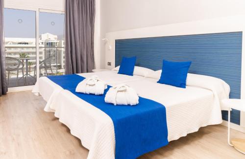 Habitación doble Vista Mar Superior 3 camas individuales del hotel HOVIMA Cool Costa Adeje. Foto 3