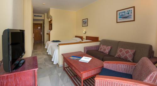 Estudio Vista Jardin Balcón o Terraza Sofá Cama incluido 2 Camas individuales del hotel HOVIMA Atlantis. Foto 3