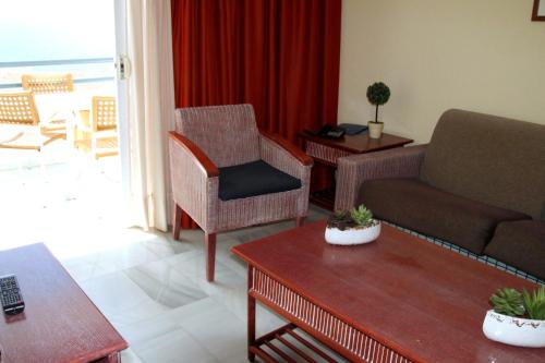 Apartamento Balcón o Terraza 1 habitación Sofá Cama incluido 2 Camas individuales del hotel HOVIMA Atlantis. Foto 4