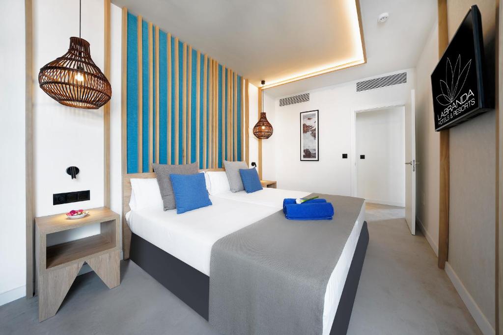 Habitación familiar Vista Jardin del hotel HOVIMA Suites Costa Adeje