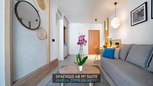 Suite con vistas al jardín del hotel HOVIMA Suites Costa Adeje. Foto 1