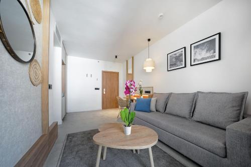 Suite con vistas al jardín del hotel HOVIMA Suites Costa Adeje. Foto 5