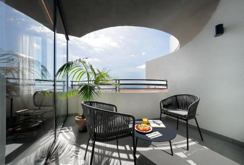 Excellence Suite with Sea View del hotel HOVIMA Suites Costa Adeje. Foto 6