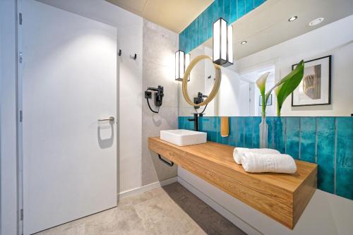 Excellence Suite with Sea View del hotel HOVIMA Suites Costa Adeje. Foto 7