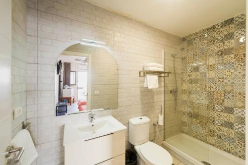 Habitación Doble con baño privado - 2 camas del hotel Tinerfe Garden. Foto 2