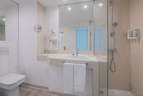 Habitación Doble Prestige con vistas al mar - Ubicación preferente del hotel Iberostar Waves Bouganville Playa. Foto 7