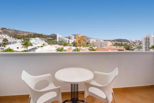 Habitación doble Vista Mar Balcón o Terraza 2 Camas individuales del hotel Iberostar Waves Bouganville Playa. Foto 1