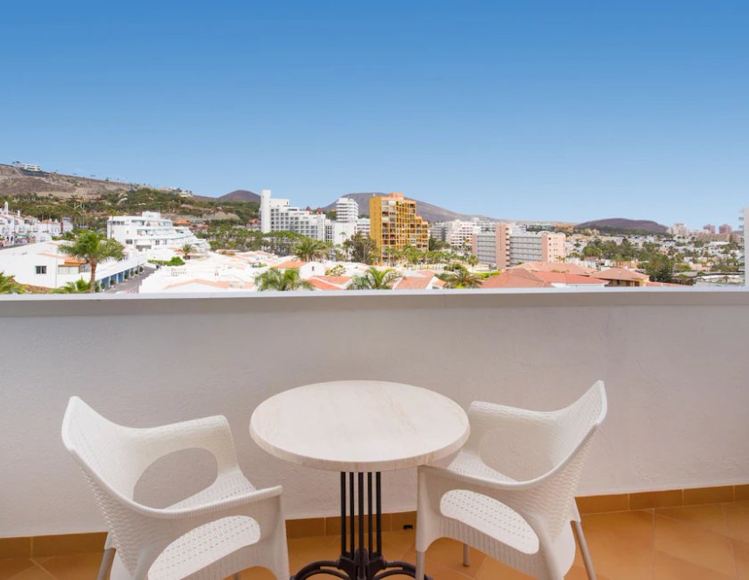 Habitación doble Vista Parcial Mar Balcón o Terraza 2 Camas individuales del hotel Iberostar Waves Bouganville Playa. Foto 3