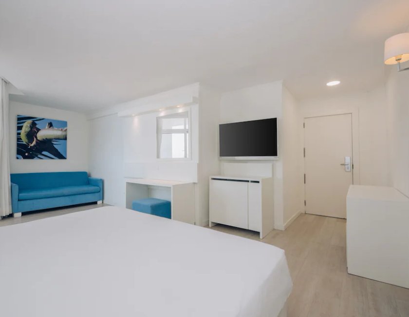 Habitación familiar Balcón o Terraza Balcón o Terraza 1 habitación Sofá Cama incluido Sofá Cama incluido 2 Camas individuales 2 Camas individuales del hotel Iberostar Waves Bouganville Playa. Foto 5