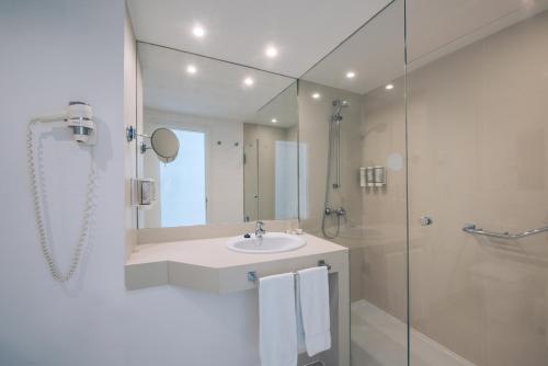 Habitación Doble - 1 o 2 camas del hotel Iberostar Waves Bouganville Playa. Foto 3