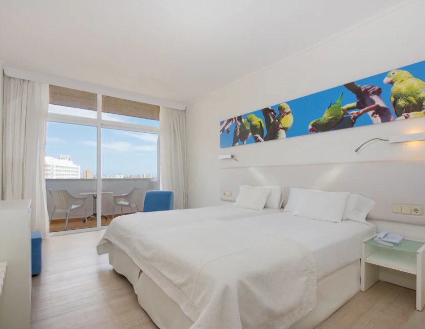 Habitación doble Vista Mar Balcón o Terraza Con Vistas 2 Camas individuales del hotel Iberostar Waves Bouganville Playa. Foto 3