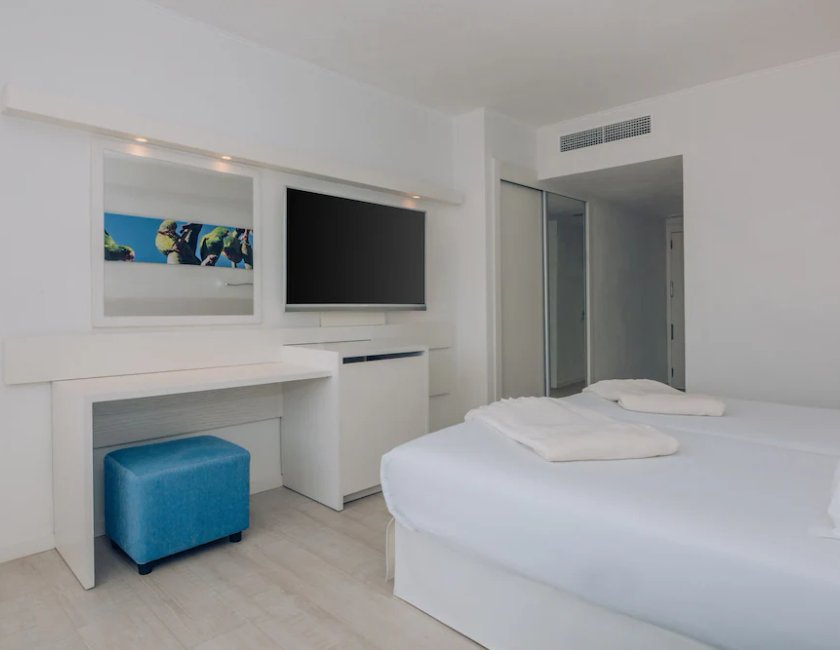 Habitación doble Vista Mar Balcón o Terraza Con Vistas 2 Camas individuales del hotel Iberostar Waves Bouganville Playa. Foto 4