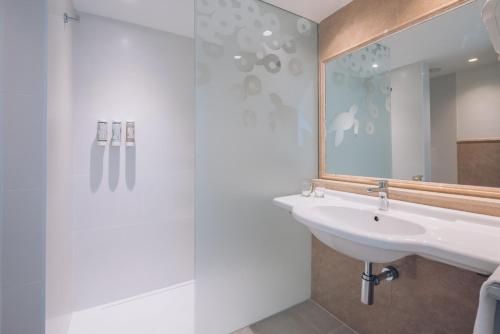 Habitación Doble con vistas al mar del hotel Iberostar Las Dalias - All Inclusive. Foto 4