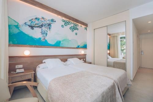 Habitación Doble con vistas a la piscina del hotel Iberostar Las Dalias - All Inclusive. Foto 11