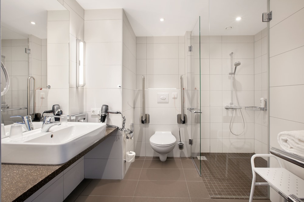 Habitación estándar, 1 cama de matrimonio, accesible para personas con discapacidad del hotel Holiday Inn Berlin City East Side. Foto 9