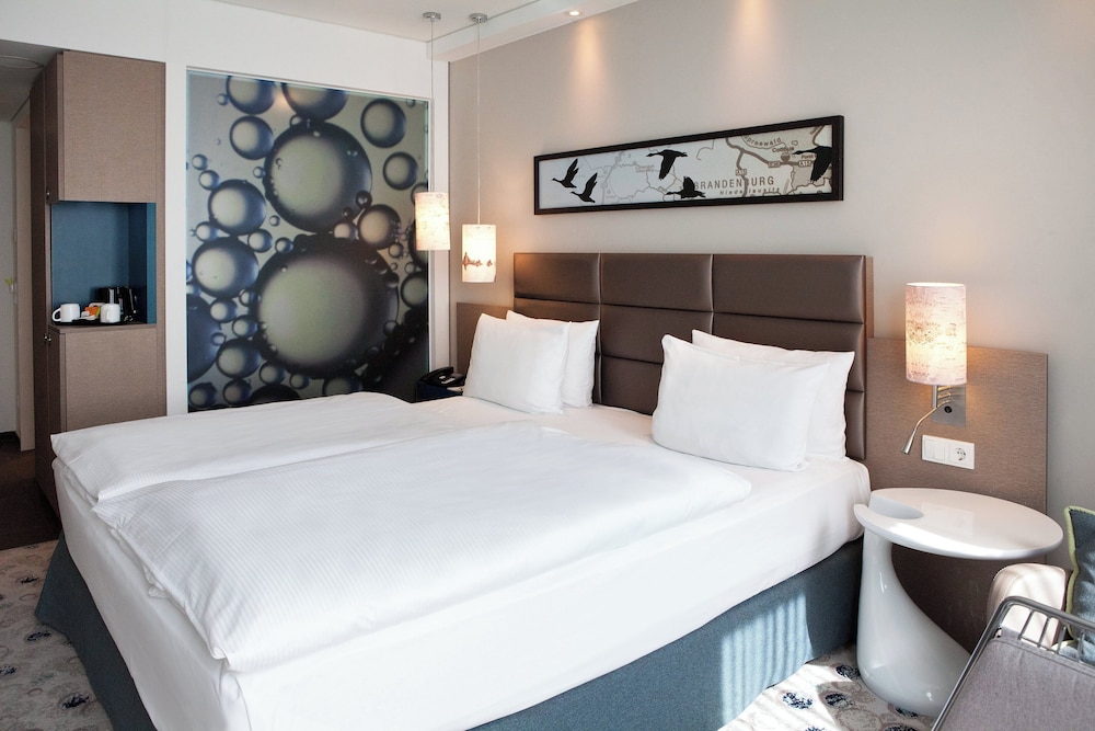 Habitación estándar, 1 cama de matrimonio del hotel Holiday Inn Berlin City East Side. Foto 3