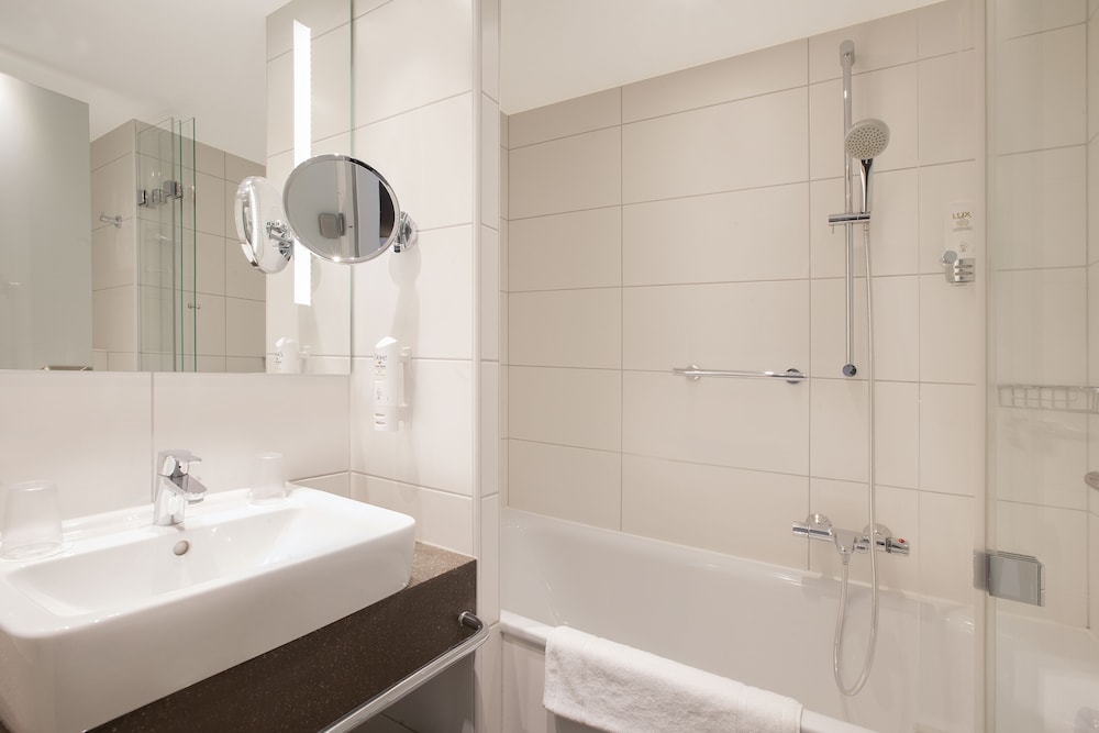 Habitación estándar, 1 cama de matrimonio (Pet Friendly) del hotel Holiday Inn Berlin City East Side. Foto 5