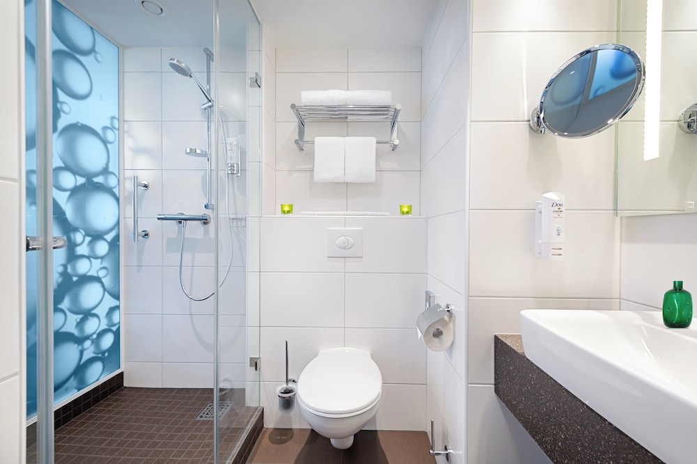 Habitación Estandar del hotel Holiday Inn Berlin City East Side. Foto 10