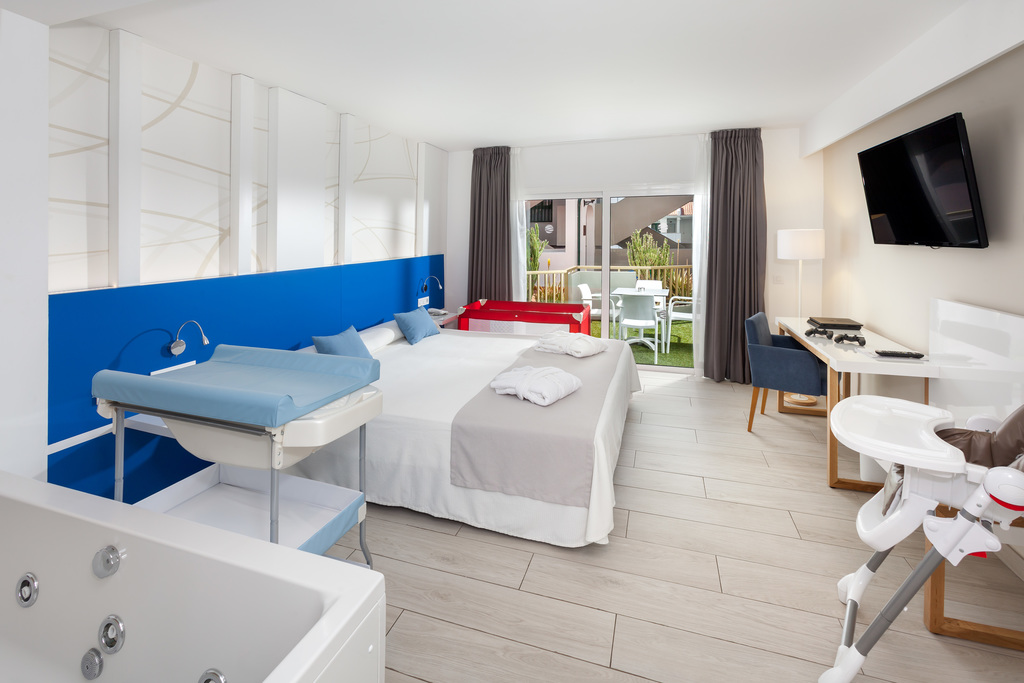 Suite Vista Piscina del hotel PlayaOlid