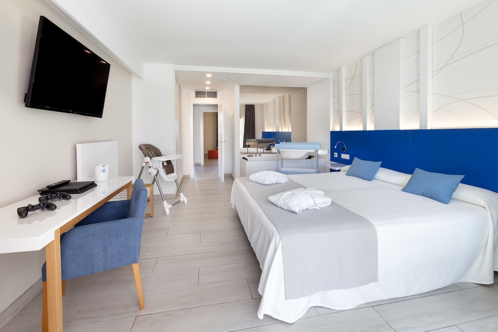 Suite 1 habitación Familiar Sofá Cama incluido 2 Camas individuales kitchenette del hotel PlayaOlid. Foto 1