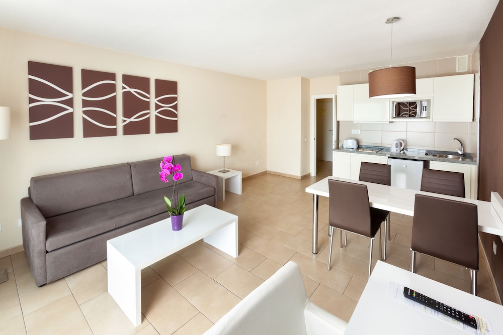 Apartamento Con Cocina 1 habitación Sofá Cama incluido 2 Camas individuales del hotel PlayaOlid. Foto 1