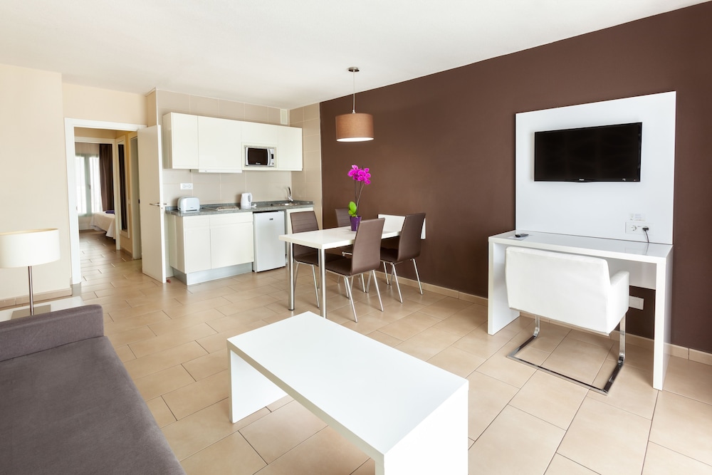 Apartamento Con Cocina 1 habitación Familiar Sofá Cama incluido 2 Camas individuales del hotel PlayaOlid. Foto 3