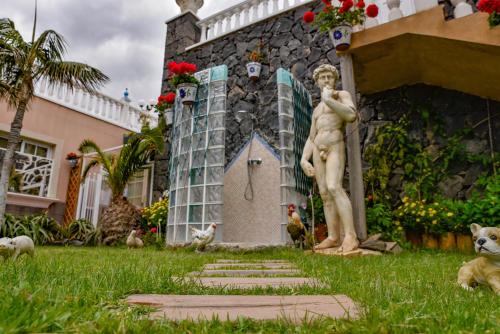 Litera en habitación compartida masculina del hotel Los Delfines. Foto 2