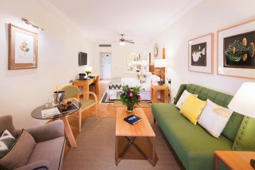 Habitación Doble con vistas al mar del hotel Bahia Del Duque. Foto 5