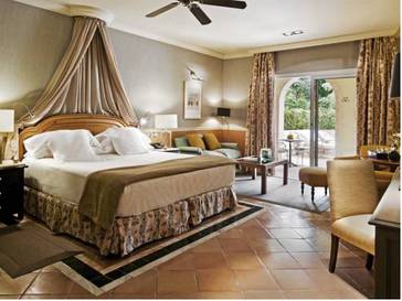 Suite Vista Mar del hotel Bahia Del Duque. Foto 1