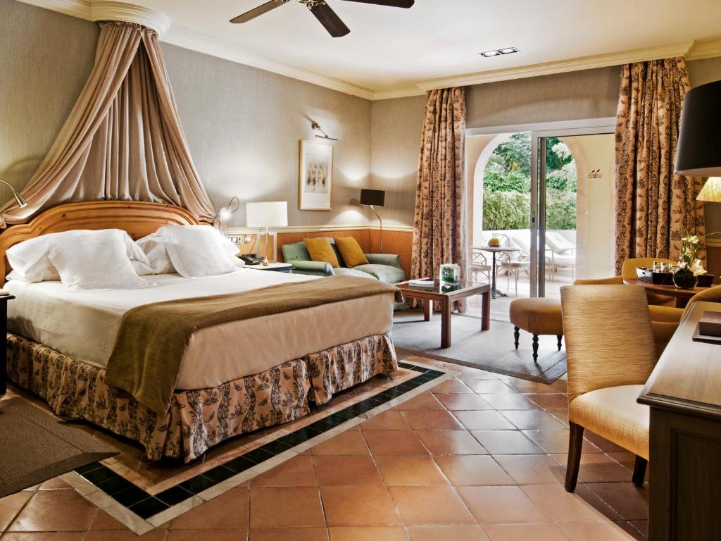 Habitación doble Lujo del hotel Bahia Del Duque. Foto 1