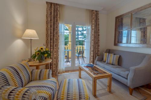 Double Room Casas Ducales Garden View (2 Adults + 1 Child) del hotel Bahia Del Duque. Foto 2