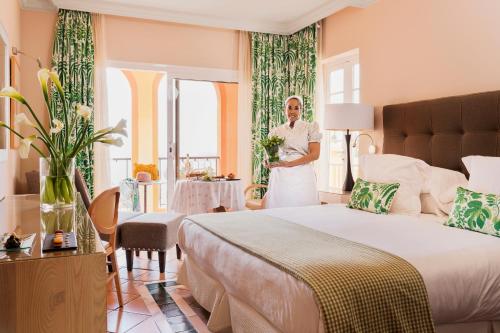 Double Room Garden View (2 Adults) del hotel Bahia Del Duque. Foto 4