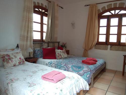 Habitación Triple con baño compartido del hotel El Cerro de la Luna. Foto 7