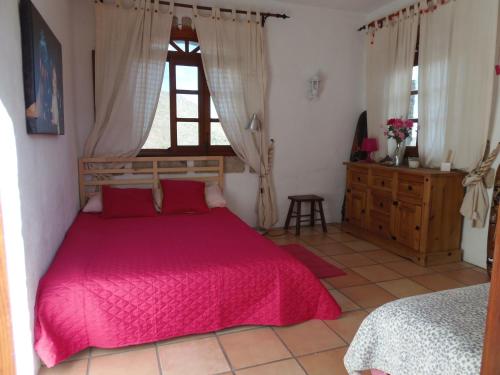 Habitación Triple con baño compartido del hotel El Cerro de la Luna. Foto 8