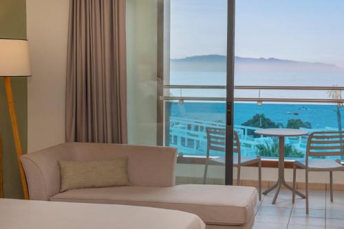 Habitación Doble Superior con vistas al océano del hotel AluaSoul Costa Adeje. Foto 6