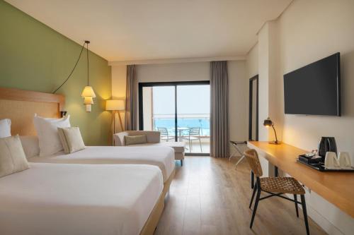 Habitación Doble Superior con vistas al océano del hotel AluaSoul Costa Adeje. Foto 5